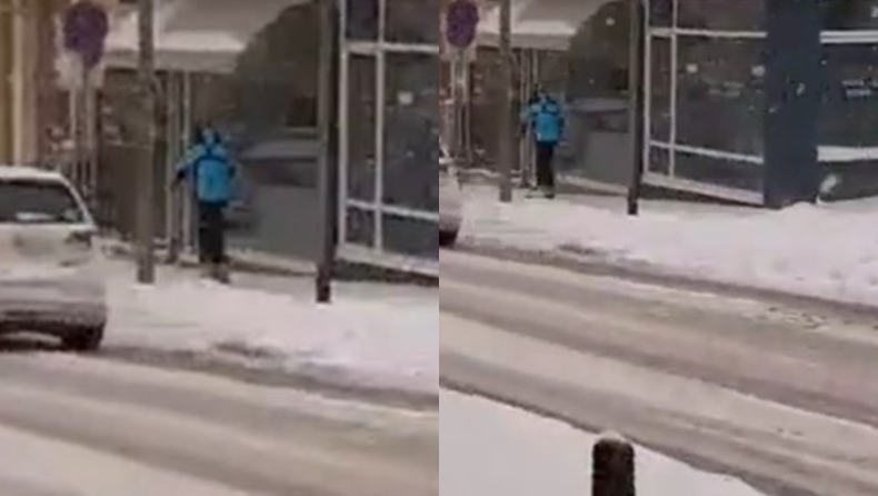 Κακοκαιρία «Μήδεια»: Βγήκε στο κέντρο της Κοζάνης με χιονοπέδιλα κι έκανε σκι (vid)