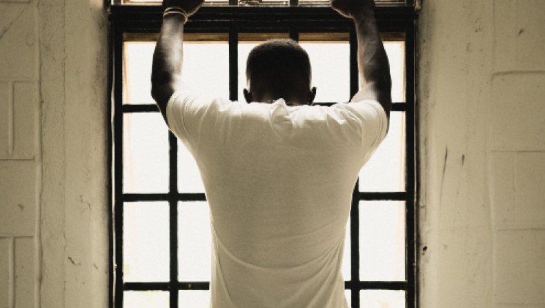 Αγγλία: Καταζητούμενος παραδόθηκε γιατί δεν την πάλευε με τους δικούς του στο lockdown