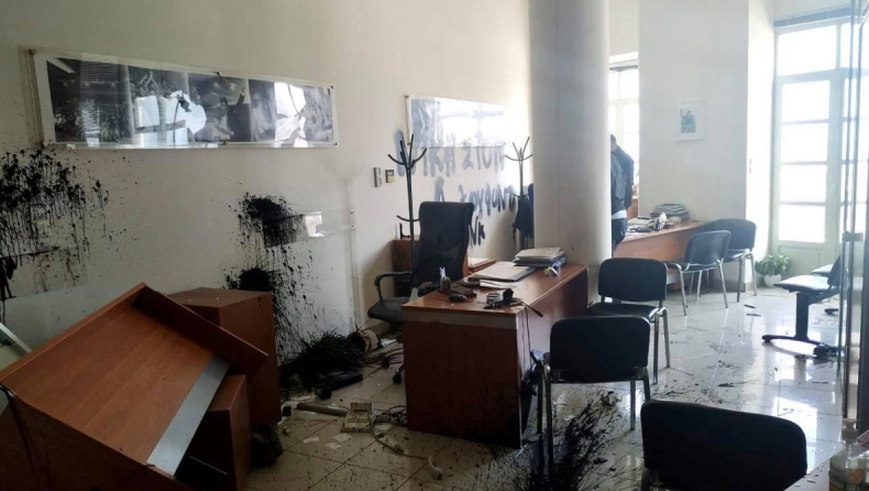Αυγενάκης: Τα έκαναν γυαλιά καρφιά στο γραφείο του λόγω Κουφοντίνα (pics)
