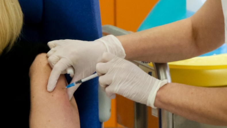 Χάθηκε εμβόλιο της Pfizer στο Περιστέρι: «Όποιος και αν το πήρε, του είναι άχρηστο» (vid)
