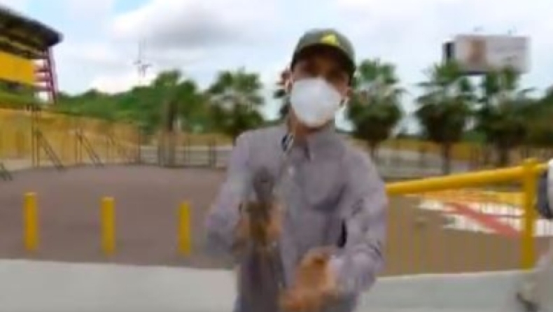 Εκουαδόρ: Λήστεψαν δημοσιογράφο έξω από γήπεδο την ώρα που η κάμερα κατέγραφε (vid)