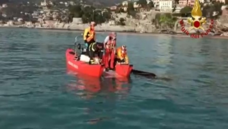 Ιταλία: Βίντεο καταγράφει την στιγμή που εκατοντάδες φέρετρα πέφτουν στην θάλασσα