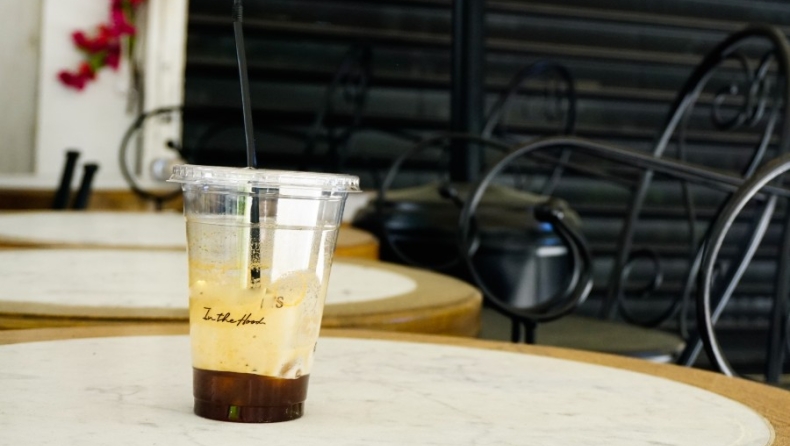 Μπάχαλο με την απαγόρευση take away: Από καφετέρια δεν μπορείς να πάρεις καφέ, από φούρνο μπορείς