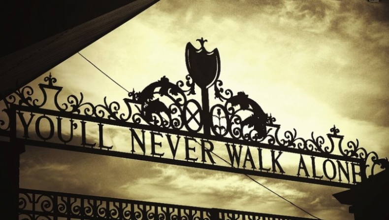 Λίβερπουλ: To “Υou'll never walk alone” για τη θλίψη του Αλισον (pic)
