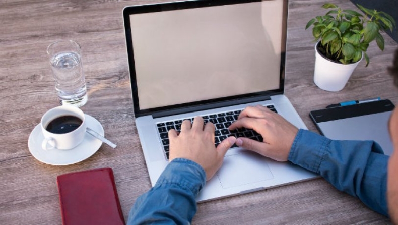 Τηλεργασία στο δημόσιο: Τι προβλέπει το νομοσχέδιο