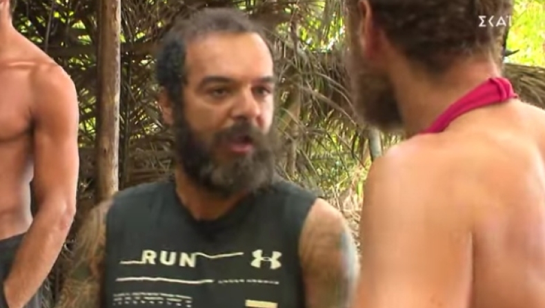 Survivor: Αντάλλαξαν «γαλλικά» Τριαντάφυλλος και Κώστας, «είσαι μ…ς και ανόητος» (vid)