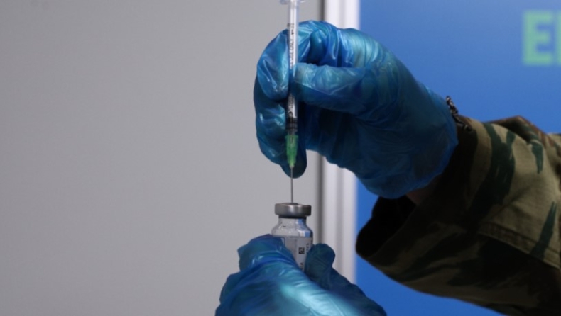 Εμβόλιο AstraZeneca: «Πράσινο» φως από την Εθνική Επιτροπή Εμβολιασμών, συνεχίζονται στην Ελλάδα