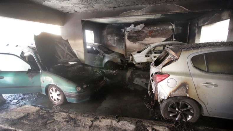 Ανατροπή για τον εμπρησμό οχημάτων στην Καλαμαριά: «Οπαδικές διαφορές και όχι επίθεση σε αστυνομικό» λέει η ΕΛ.ΑΣ. (pics)