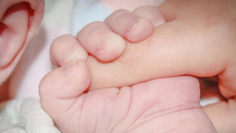 ΗΠΑ: Γεννήθηκε το πρώτο μωρό με αντισώματα στον κορονοϊό
