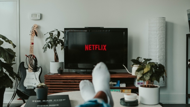 «Φρένο» του Netflix στους κοινούς λογαριασμούς: Η νέα πολιτική για όσους δεν πληρώνουν συνδρομή