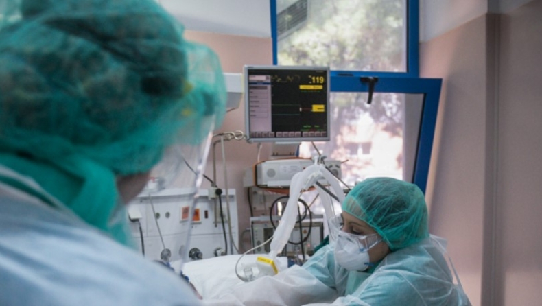 «Ασφυκτιούν» τα νοσοκομεία στην Αττική: Προ των πυλών η επιστράτευση γιατρών