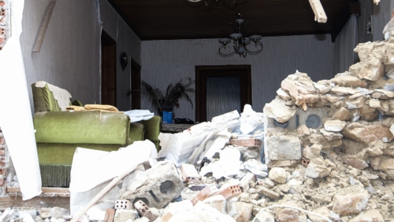 Σεισμός στη Θεσσαλία: Σχεδόν 900 σπίτια είναι μη κατοικήσιμα (vid)