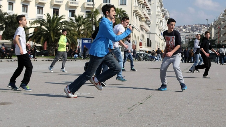 Ευθεία αμφισβήτηση μέτρων και διαχείρισης από την Λινού: «Να βγαίνει έξω ο κόσμος» (vid)