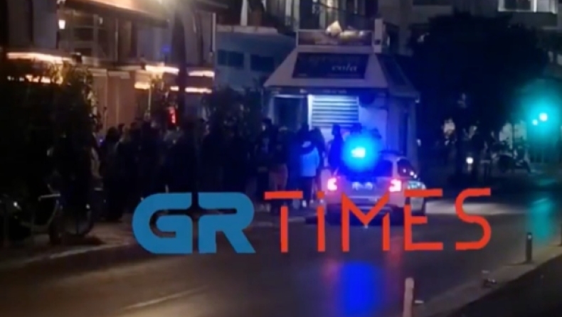 Κορονοϊός: Επέμβαση της αστυνομίας σε καφέ-μπαρ στη Θεσσαλονίκη για συνωστισμό (vid)