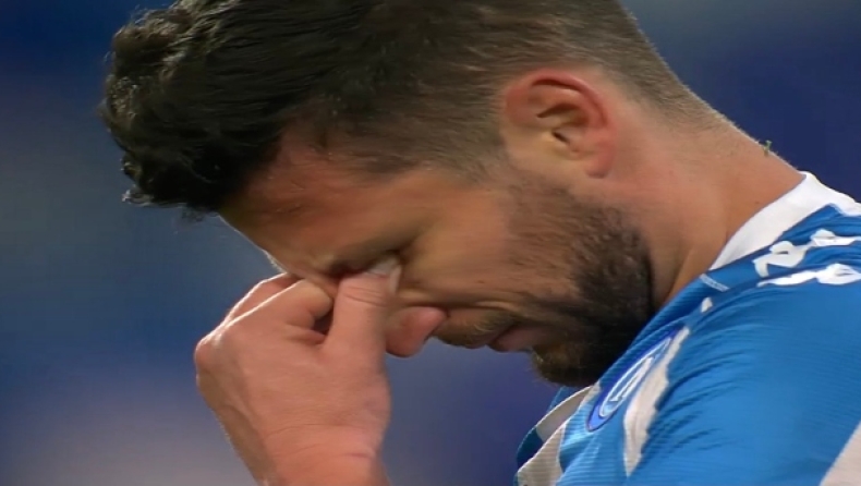 Ο Μέρτενς ανέβηκε στην πρώτη θέση των σκόρερ της Νάπολι στη Serie A και ξέσπασε σε δάκρυα για το θάνατο της γιαγιάς του (vid)