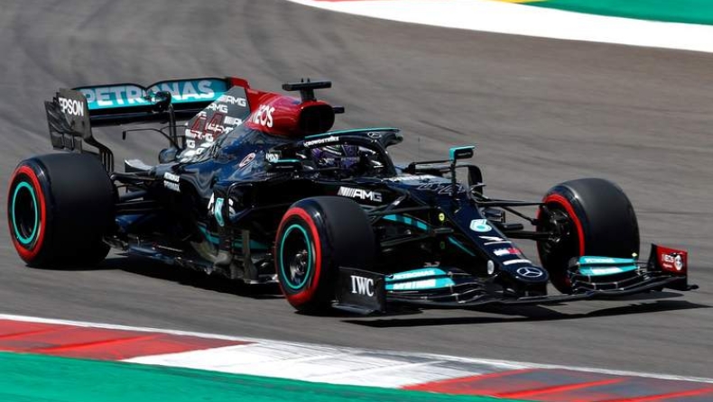 F1: H Mercedes παραμένει μπροστά από τη Red Bull με τον Χάμιλτον