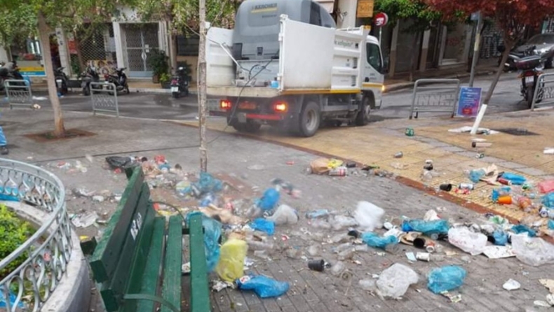 50 σακούλες σκουπίδια μαζεύτηκαν μετά το πάρτι στην πλ. Αγίου Γεωργίου (vid)