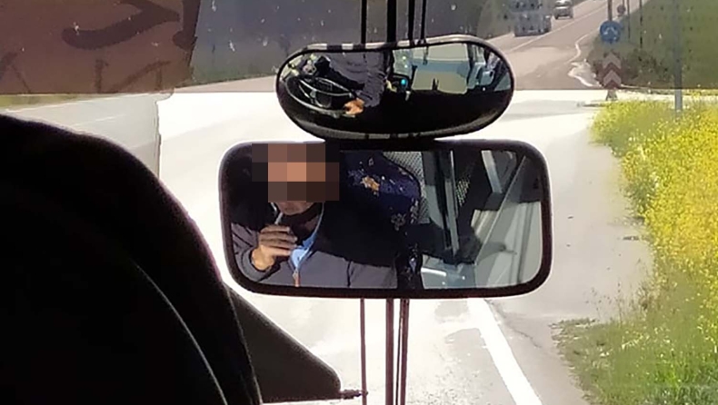 Μερακλής οδηγός ΚΤΕΛ με τσιγάρο και κατεβασμένη μάσκα (pics)