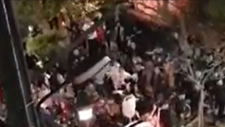Βίντεο οργισμένου κατοίκου για το κορωνοπάρτι στο Περιστέρι: «Με το έτσι γουστάρω κλείνουν δρόμους κι εμείς να πρέπει να το ανεχτούμε»
