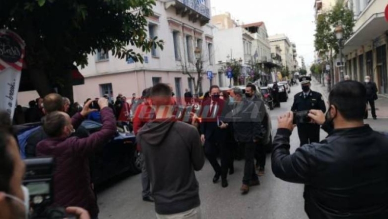 Στην Πάτρα ο Στέλιος Πέτσας: Συγκέντρωση διαμαρτυρίας και αποδοκιμασίες από εμπόρους (pics & vid)