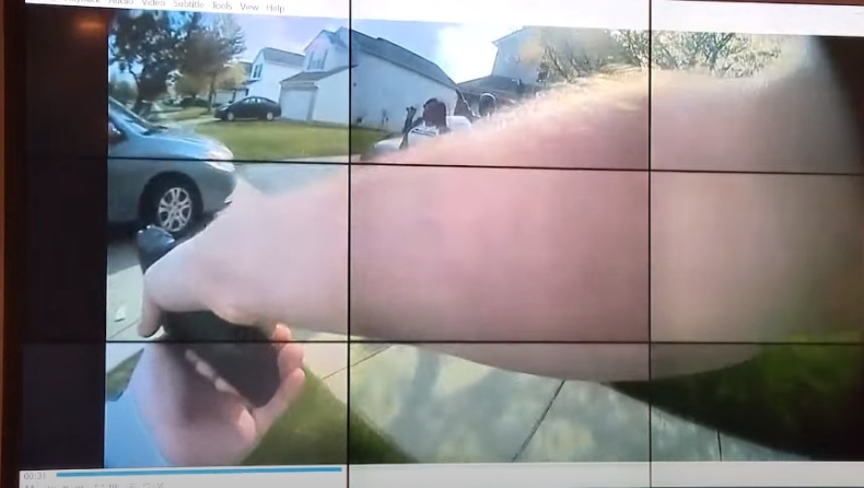 Η σοκαριστική στιγμή που αστυνομικός πυροβολεί 16χρονη στις ΗΠΑ (vid)