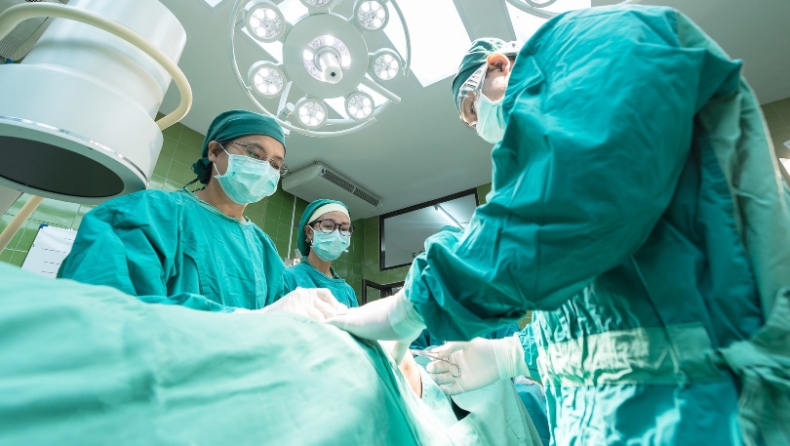Χειρουργοί-ήρωες στη Ρωσία, ολοκλήρωσαν την επέμβαση ανοικτής καρδιάς, εν μέσω πυρκαγιάς