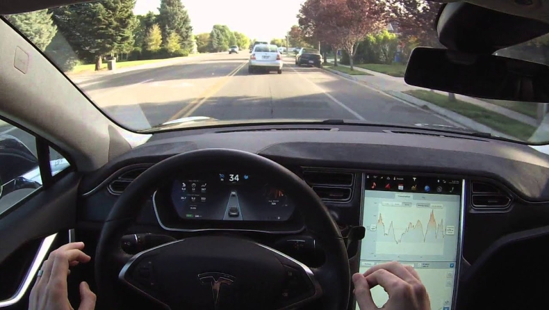 Tesla: Δεν ήταν ενεργό το Autopilot στο όχημα του θανατηφόρου τροχαίου
