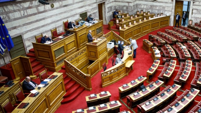 Με τις ψήφους της ΝΔ εγκρίθηκε η τροπολογία για το ακαταδίωκτο της επιτροπής λοιμωξιολόγων, αποχώρησε ο ΣΥΡΙΖΑ