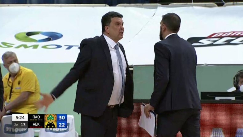 Παναθηναϊκός - ΑΕΚ: Έξαλλος ο Αγγέλου, δέχτηκε τεχνική ποινή (vid)