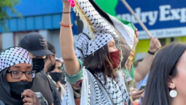 Η Μπέλα Χαντίντ σε πορεία υπέρ της Παλαιστινής (vid)