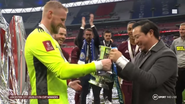 Λέστερ: Ο πιο αγαπητός πρόεδρος, τον ήθελαν οι παίκτες μαζί τους για το τρόπαιο (vid)