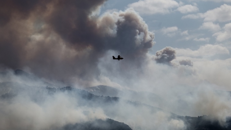 Φωτιά στην Κορινθία: Εκκενώνεται το Αλεποχώρι (pics & vid)
