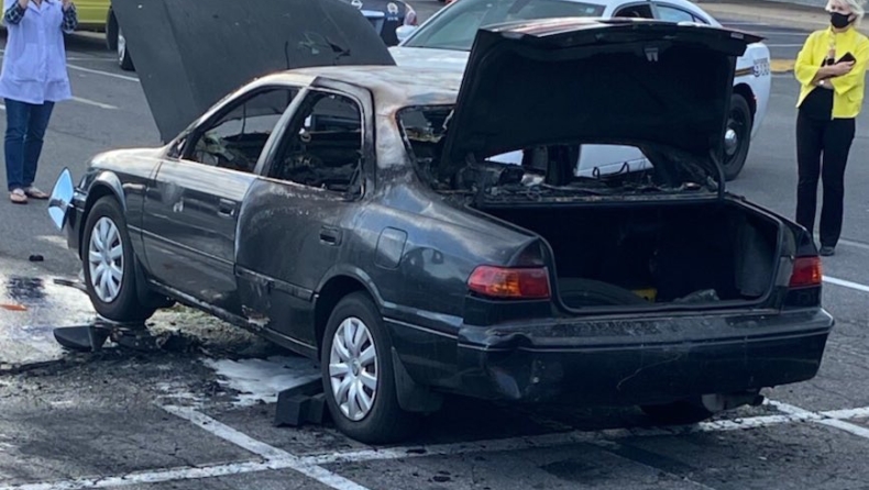 ΗΠΑ: Αυτοκίνητο πήρε φωτιά όταν ο οδηγός του έβαλε αντισηπτικό ενώ κάπνιζε (pics & vid)