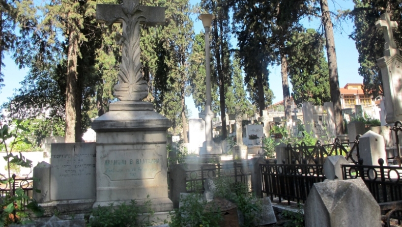 Ελευθερούπολη: Έσκαψαν τον τάφο και πήραν… τον νεκρό από μέσα