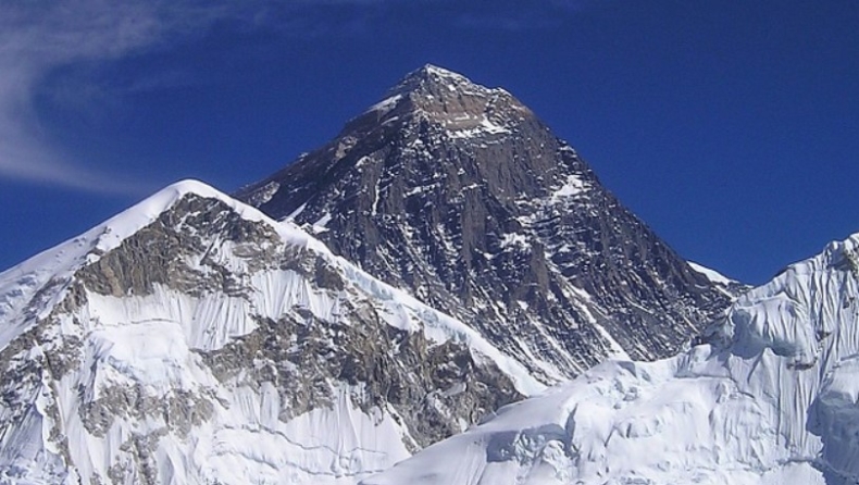 Νεπάλ: Στην κορυφή του Έβερεστ ο πρώτος Κινέζος τυφλός ορειβάτης