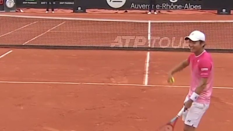 Lyon Open: Ο Νισιόκα πάει να "σερβίρει" ενώ ο Τσιτσιπάς είναι στον πάγκο (vid)