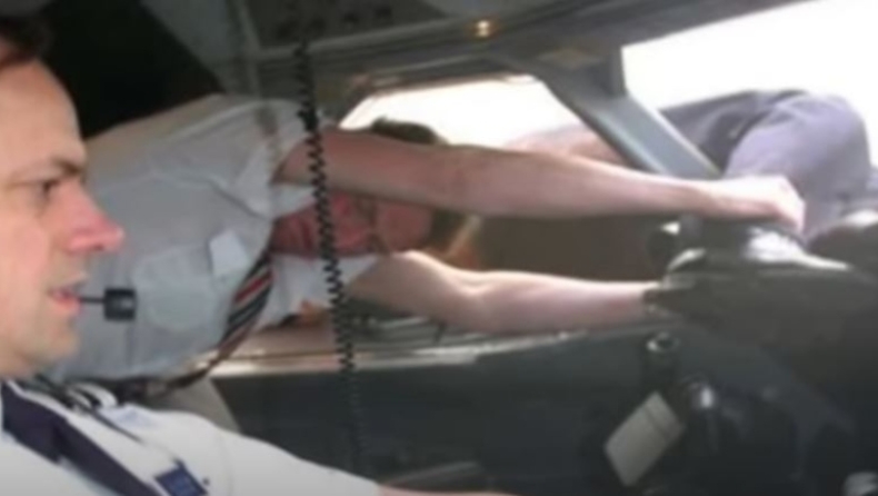 Η καταπληκτική ιστορία του πιλότου που αιωρούνταν έξω από το αεροπλάνο στα 23.000 πόδια και επέζησε (pics & vid)