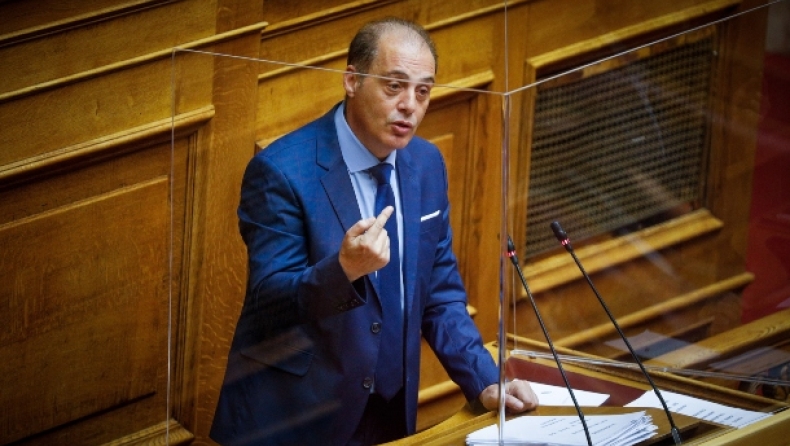 Παρεξήγηση Βελόπουλου και προέδρου της Βουλής: «Μην μου κουνάτε το χέρι» (vid)