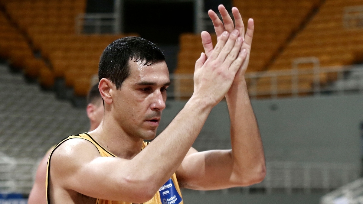 Νίκος Ζήσης: Ανακοίνωσε την απόσυρση του από το μπάσκετ! (pic)
