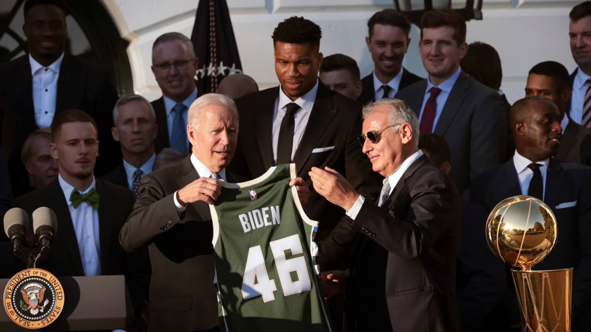 Mπάιντεν σε Γιάννη: «O πατέρας σου θα σε κοιτάζει από ψηλά και θα είναι περήφανος» (vid)