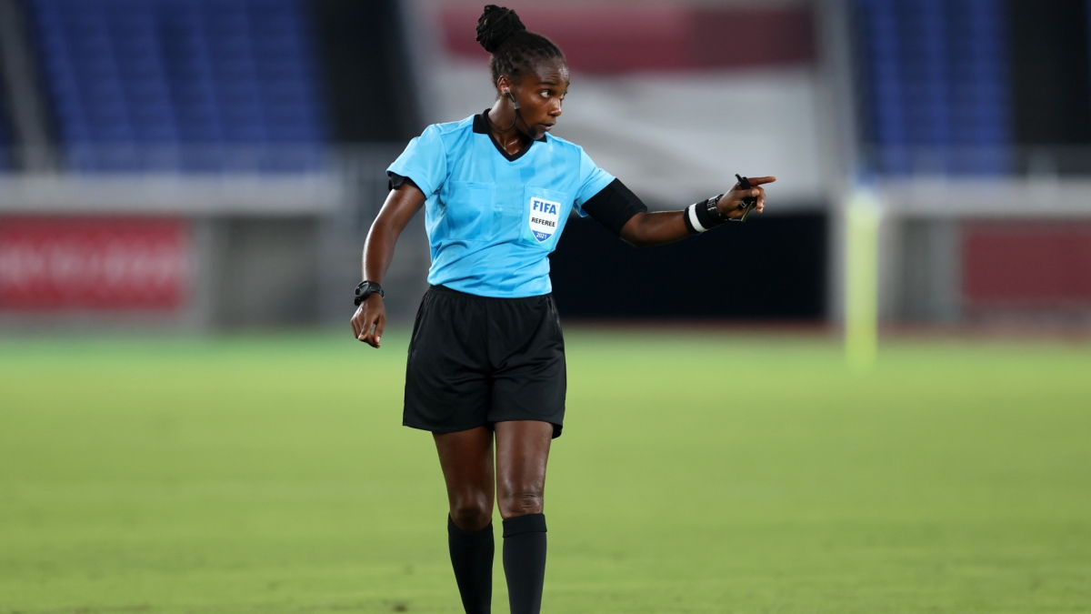 Copa Africa: Σαλίμα Μουκανσάνγκα, η πρώτη γυναίκα διαιτητής στην ιστορία του θεσμού
