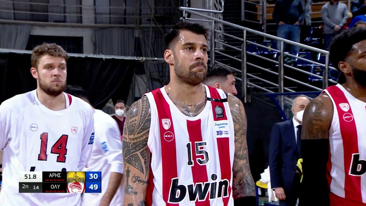 Άρης - Ολυμπιακός: Συγκίνηση στο Αλεξάνδρειο, σταμάτησε το ματς στο 19', βούρκωσε ο Πρίντεζης