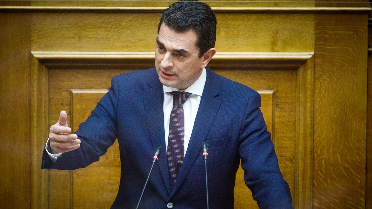 Σκρέκας: «800 εκατ. ευρώ διέθεσε η ΔΕΗ για τη στήριξη των πελατών της»