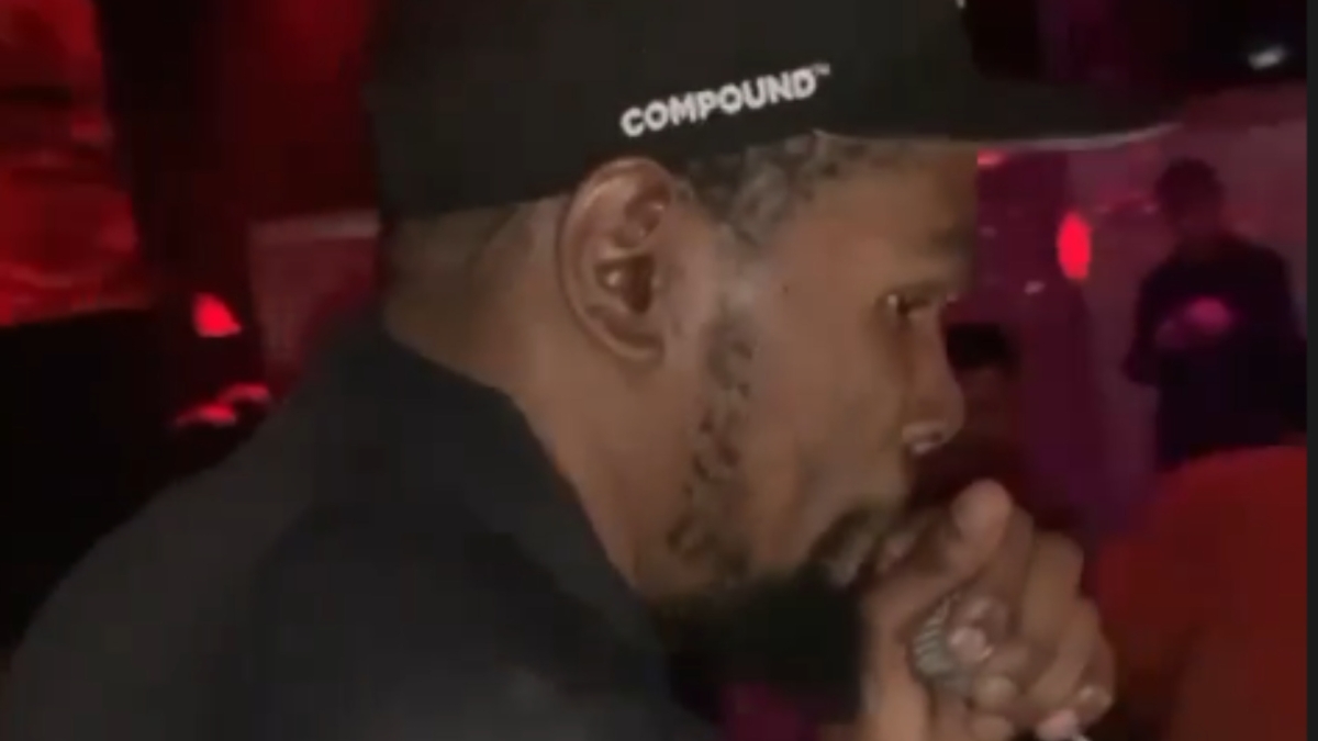 Ντουράντ: Έκανε βόλτα στη νυχτερινή Αθήνα, είπε και ένα τραγούδι