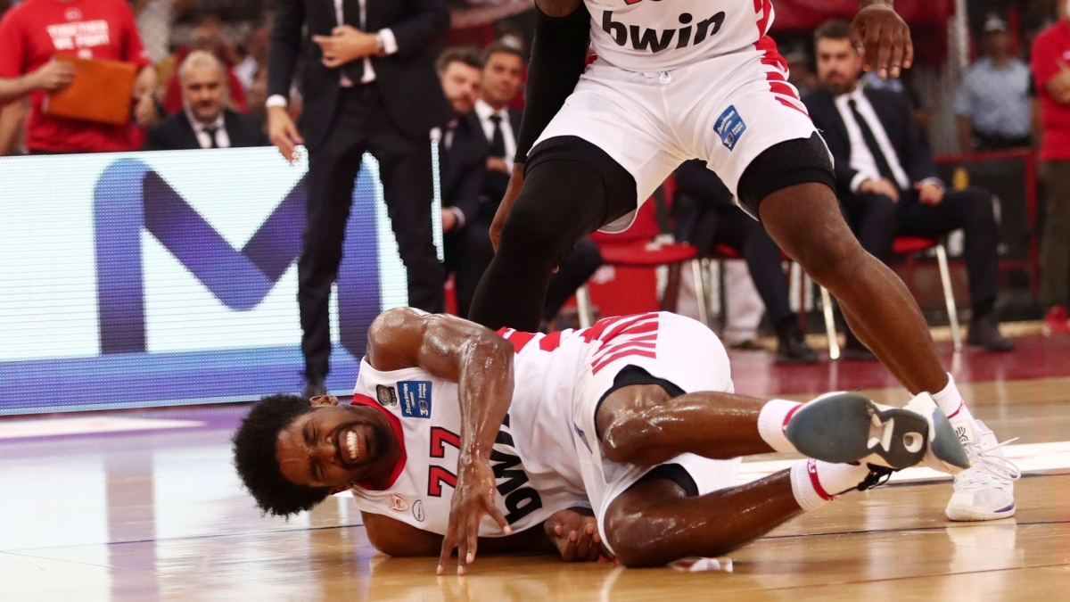 Ολυμπιακός - Παναθηναϊκός: Τρόμαξαν με ΜακΚίσικ, δεν παίζει στο δεύτερο ημίχρονο (vid)