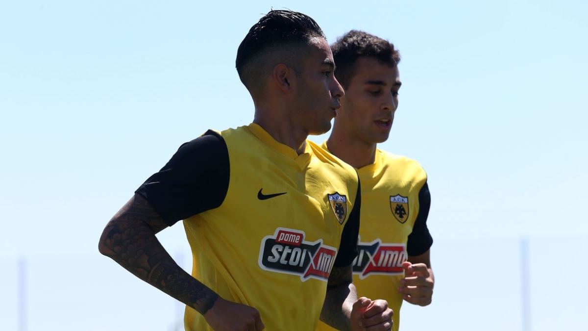 ΑΕΚ: Μέρος της προπόνησης έβγαλαν Αραούχο και Στάνκοβιτς