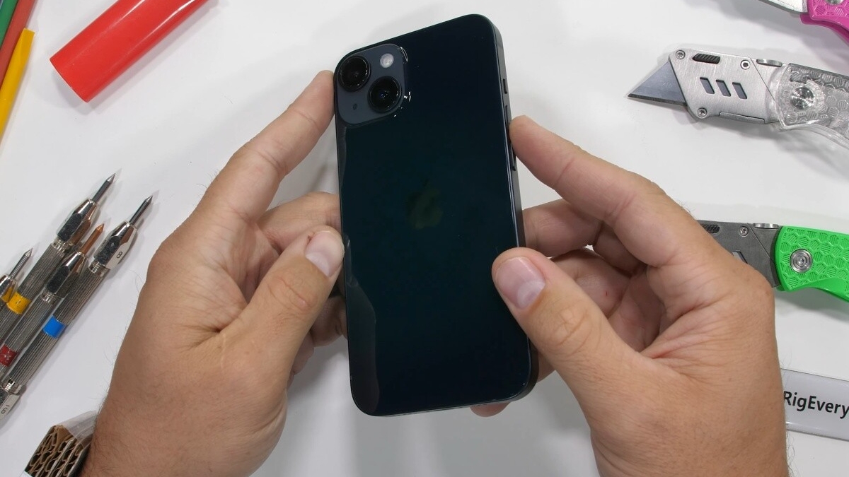 Είναι ανθεκτικό το νέο iPhone 14; (vid)