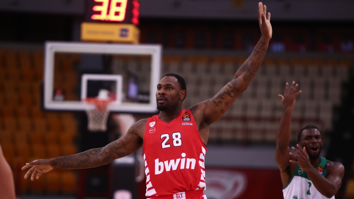 Μπλακ: Τέλος από τον Ολυμπιακό