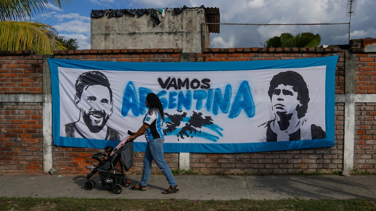 Αργεντινή: Διασταύρωση οδών... Μέσι και Μαραντόνα σε κωμόπολη