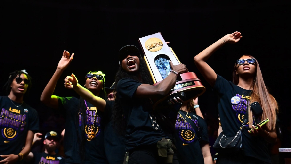 Οι παίκτριες του LSU πανηγυρίζουν τον τίτλο στο NCAA.